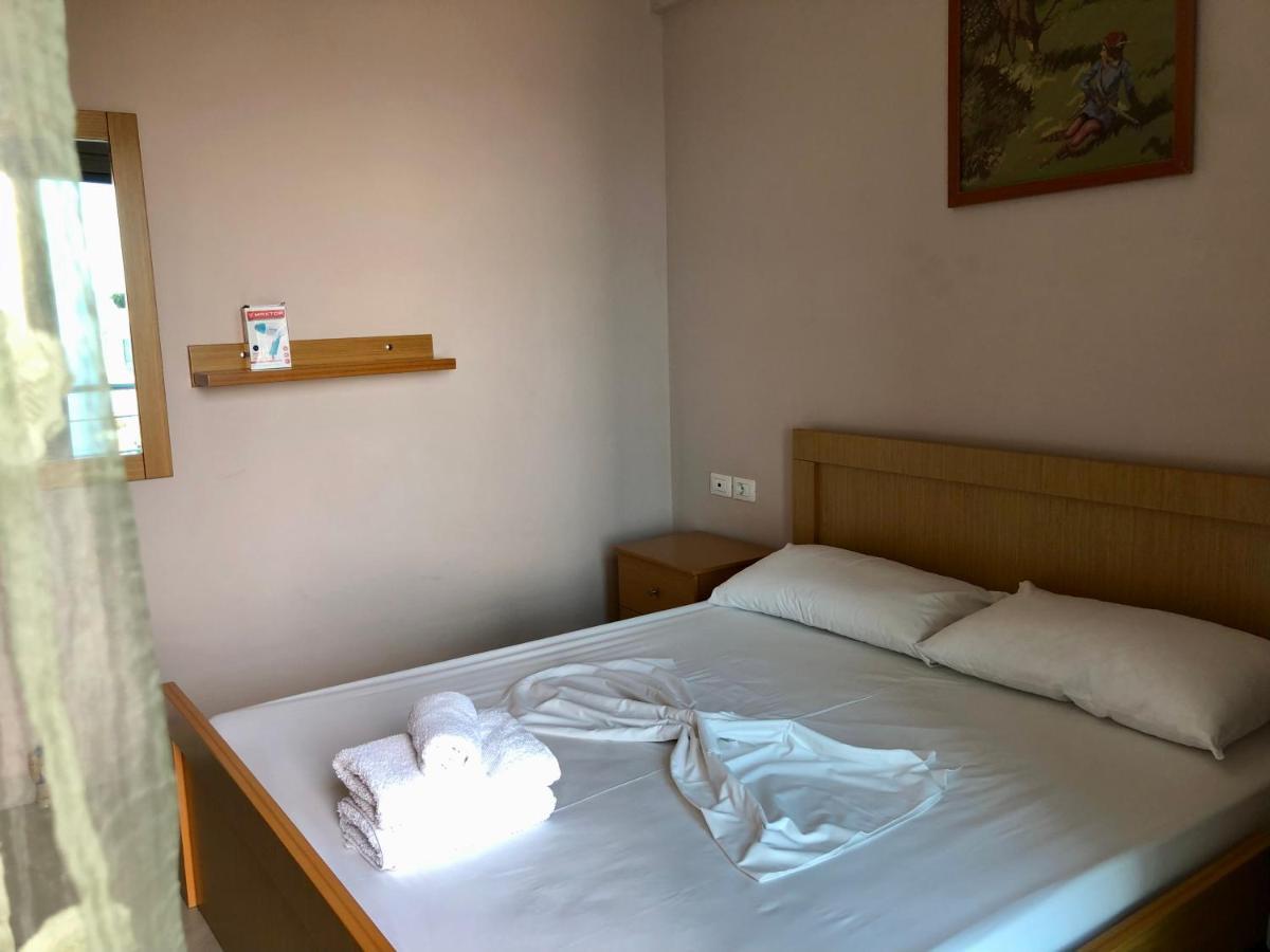 Lorenso Guest House Саранде Екстериор снимка
