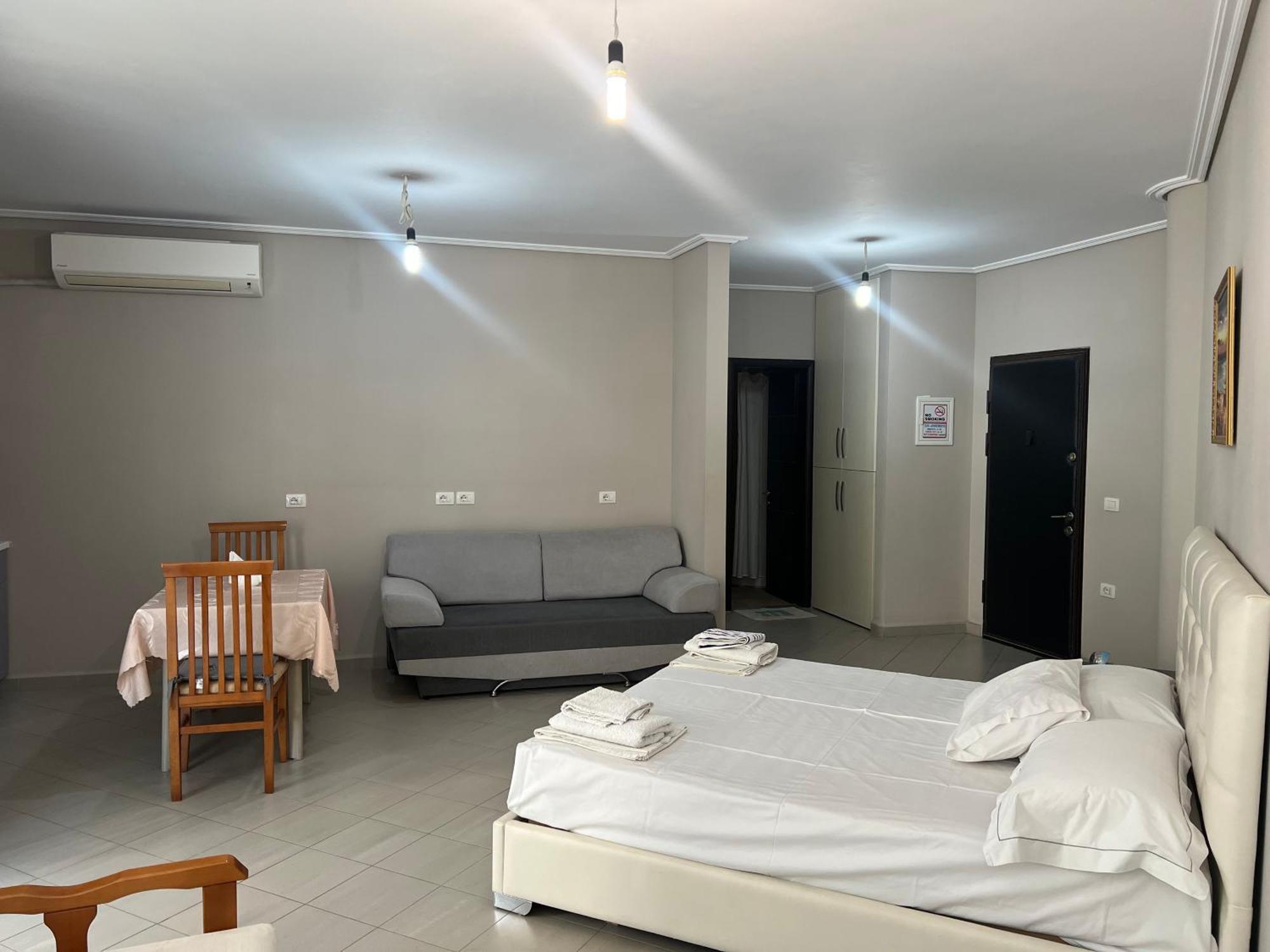 Lorenso Guest House Саранде Екстериор снимка